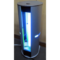 中縦型吸引ファン付粘着式紫外線捕虫器(コナジラミ捕殺)50Hz／品番　M2626-132TRFE-50HZ